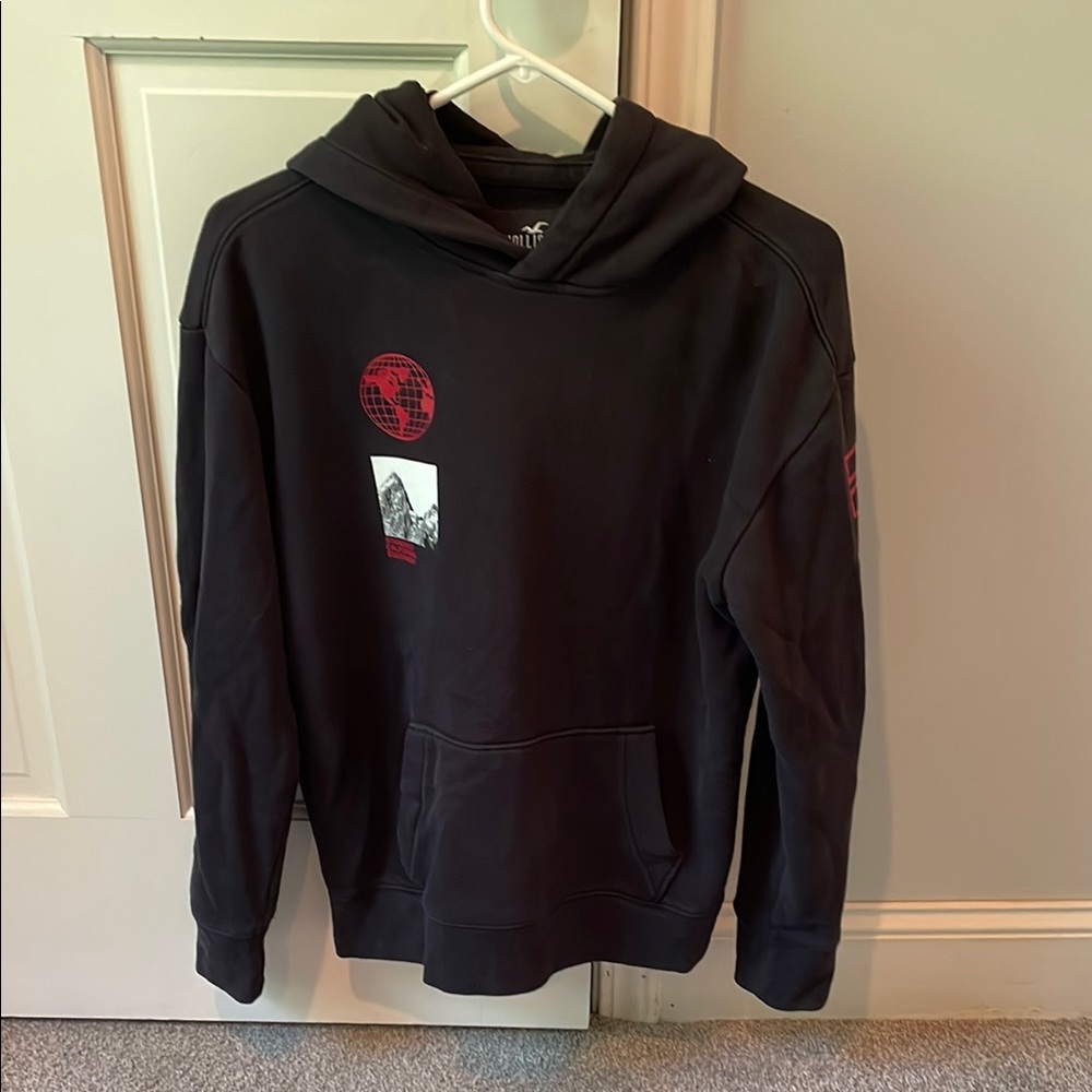 Hollister Black Sweatshirt Hoodie with Classic Design